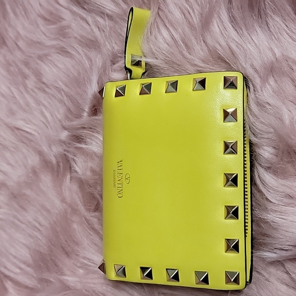 Authentic Valentino Garavani Rockstud Leather wallet - Preloved